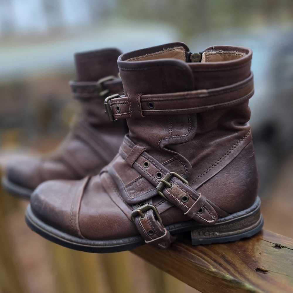 UGG RARE HTF ELIZABETA MOTO BOOTS BUCKLE BOOTIES